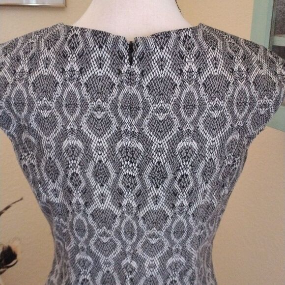 Kay Unger Reptile Inspired Dress - Picture 6 of 11